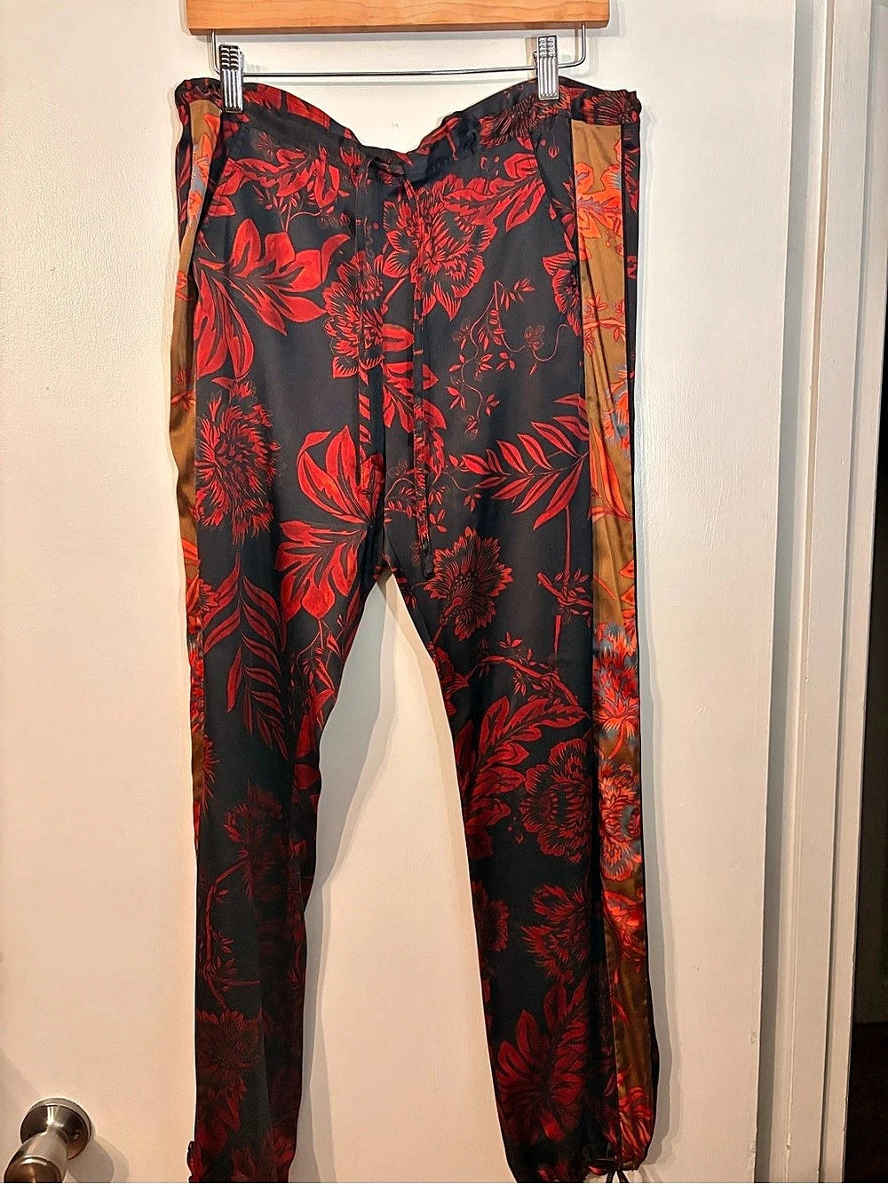 Johnny Was Genora silk Jogger Floral Pants navy/red Small